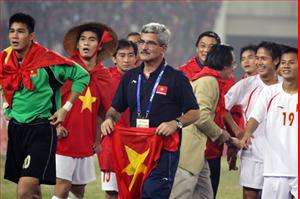 Nghi án Huy Hoàng phê thuốc qua con mắt HLV Calisto