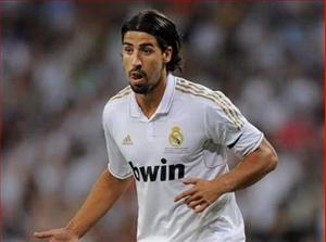 Tiết lộ: Man Utd không mua được Khedira vì… Ozil