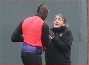Mancini không hề hối hận vì muốn tẩn Balotelli