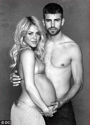 Shakira cùng Pique chụp ảnh bụng bầu để lấy tiền làm từ thiện