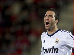 Higuain chỉ ra kế sách để Real trị M.U