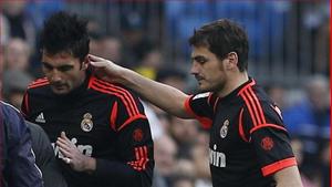 Mourinho bị la ó, Casillas được cổ vũ