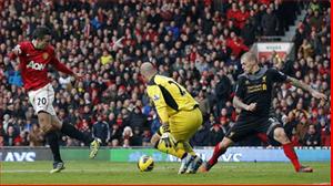 Robin Van Persie và hai cú giật gót siêu đẹp ... suýt thành bàn