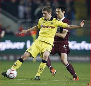 Man Utd chính thức ra giá cho tiền vệ của Dortmund