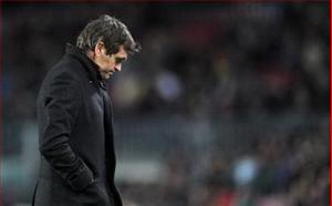Dư âm thất bại của Barca: Vilanova tức giận vì Pique không nghe lời