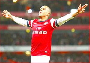 Cuối cùng, Theo Walcott cũng đồng ý ở lại Arsenal