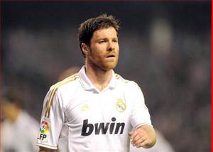 Liverpool muốn hội ngộ Xabi Alonso, Real ngồi trên đống lửa