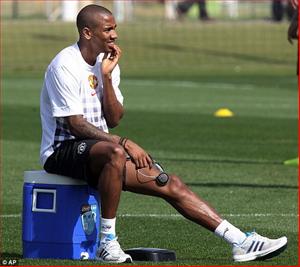 Ashley Young ca thán vì một mùa giải kém cỏi
