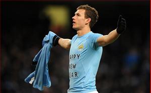 Thắng thuyết phục Stoke, Man City kiên trì bám sát Man Utd trên BXH