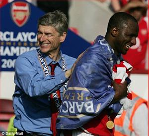 Arsene Wenger hé mở hậu trường chuyển nhượng
