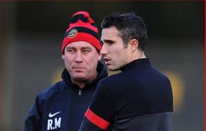 Scholes và Giggs đồng ý, Sir Alex mới quyết mua Van Persie