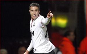 Chưa thi đấu, Van Persie đã coi thường Real