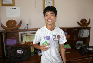 Vì sao HLV Wenger chọn 4 tài năng Việt?