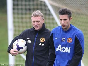 Van Persie đổ bệnh, Moyes lo mất ngủ