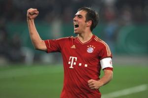 Lahm đá tiền vệ, đến Xavi cũng phải 'bái phục'