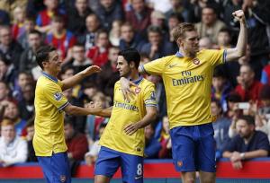 Fan Arsenal làm “ảo thuật” mừng chiến thắng trước Crystal Palace