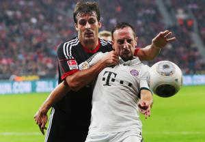 Hòa Leverkusen, Bayern Munich soán ngôi đầu của Dortmund