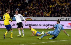 Sao Chelsea lập hattrick. Đức hạ Thụy Điển trong cơn mưa bàn thắng