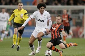 Marouane Fellaini bối rối như cậu bé lần đầu chạm bóng