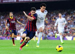 Đằng sau chiến thắng của Barca: Khi Messi lại… nôn khan