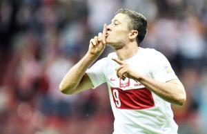 Chelsea phải mua Lewandowski, Man United cần De Rossi, Joe Hart sẽ bị thay thế