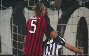 Milan khủng hoảng: Mexes bị treo giò 4 trận, phải đá trên sân không khán giả