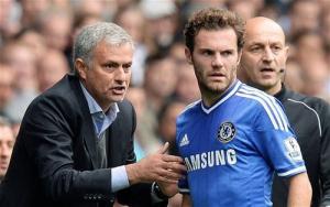 Mourinho lại bị chỉ trích khi loại bỏ Mata
