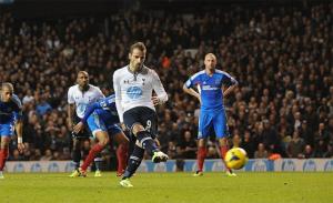 Tottenham trở lại top 4, Sunderland thắng trận đầu