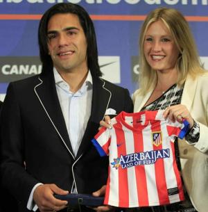 Chuyện thật như bịa: Lorelei còn trinh khi yêu Falcao