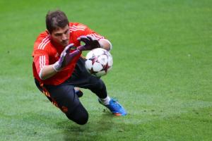 Tình yêu Casillas chọn Real, nhưng lý trí là... Barca?