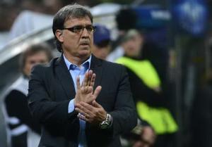 HLV Martino: Barcelona phải thắng mới đúng