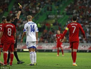 Nghi án Ronaldo tẩy thẻ ở vòng loại World Cup 2014