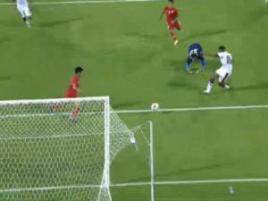 Chống bóng bổng xuất sắc, Việt Nam hạ Qatar 2-1