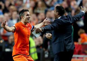Van Persie lập hat-trick: Fan Quỷ đỏ vui hơn người Hà Lan