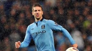 Duyệt chi 15 triệu bảng, Arsenal sắp sở hữu trung vệ của Man City