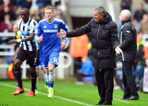 Jose Mourinho điên tiết trảm Mata và Luiz