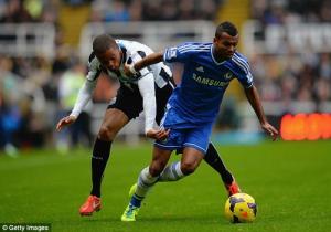 Chuyện Chelsea: Mourinho có sai khi để Cole dự bị?