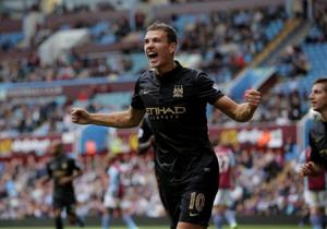 Arsenal câu kéo tiền đạo Dzeko của Man City