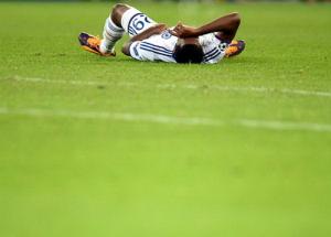 Etoo chấn thương, Chelsea lo sốt vó