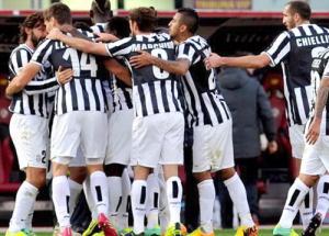 Llorente đưa Juve lên đầu bảng