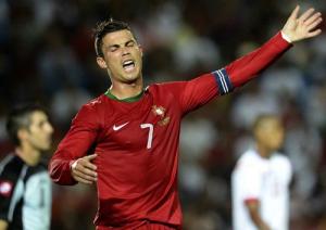 Nội bộ FIFA mâu thuẫn vì Ronaldo: Trên bảo dưới chẳng nghe
