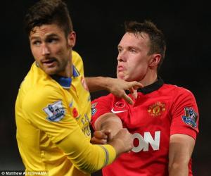 Phil Jones: Từ kẻ lấp chỗ trống thành ngôi sao của David Moyes