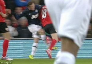 Phải đuổi thẳng cổ Rooney vì đá láo