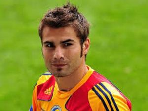 Cựu sao Chelsea bị cấm cửa trọn đời ở ĐTQG vì dám so sánh HLV trưởng với… Mr Bean