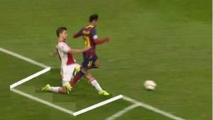 Trọng tài tưởng tượng ra quả penalty cho Barca!?