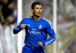 Figo lo Real đi xuống vì phụ thuộc Ronaldo