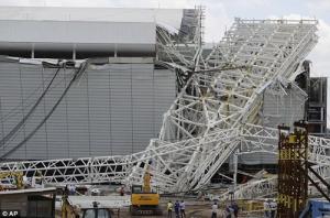 Tin nóng: Sập sân khai mạc World Cup 2014, 3 người tử vong