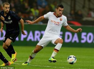 Carrick chấn thương: David Moyes có tiếc Strootman?