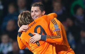 Ronaldo săn kỷ lục? Không! Kỷ lục tự tìm Ronaldo