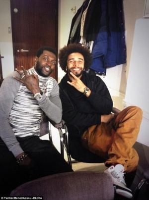 Adebayor và Ekotto ăn mừng chọc tức Villas-Boas